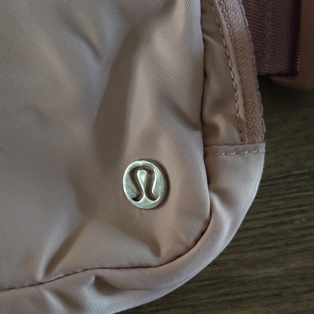 lululemon athletica Dusty Pink Crossbody Belt Bag - Picture 2 of 4